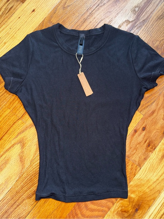 SKIMS Tops - SKIMS Black Short-Sleeve Ribbed Knit Top size Small